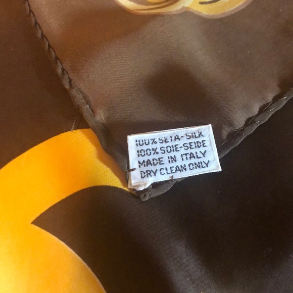 100% Authentic Chanel scarf - Picture 3 of 4